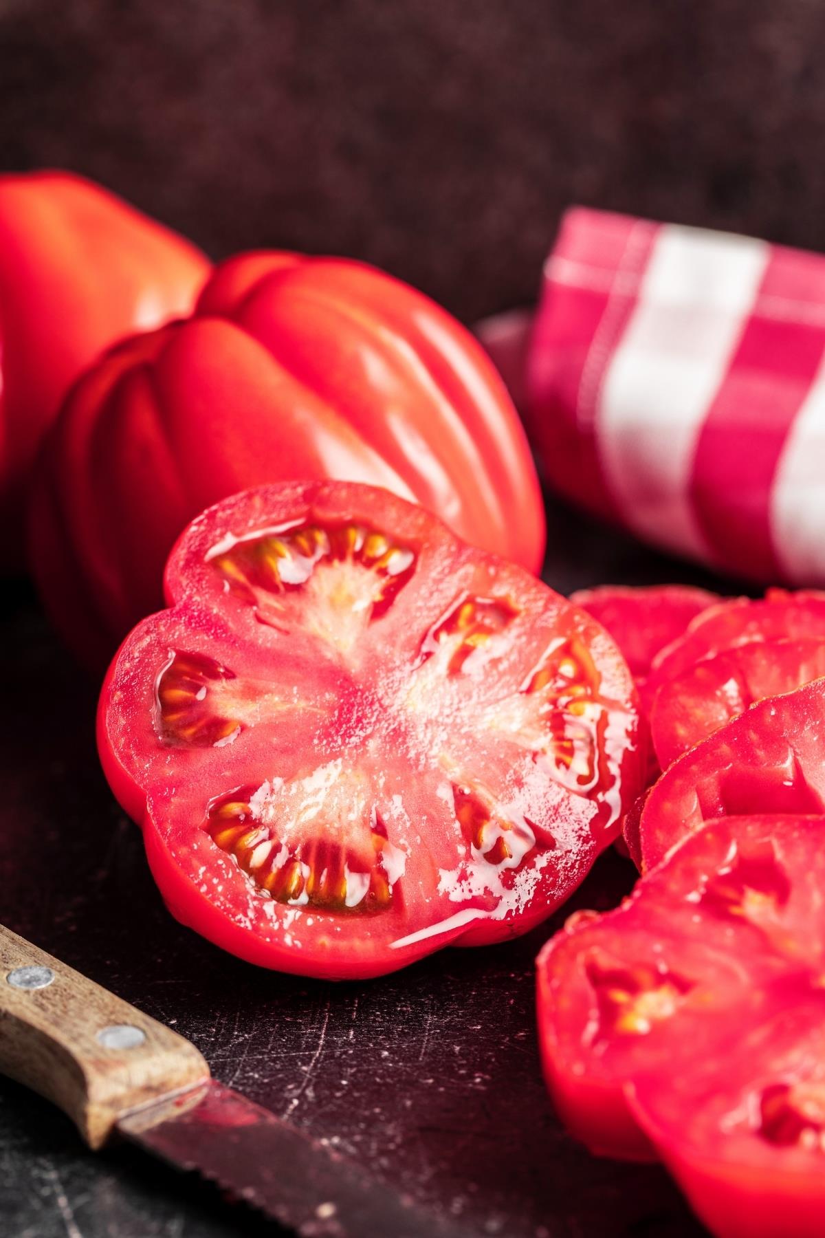 Pembe Köy Domatesi Doğanın Yoğun Hali: Etli & Aromatik – Pestisitsiz